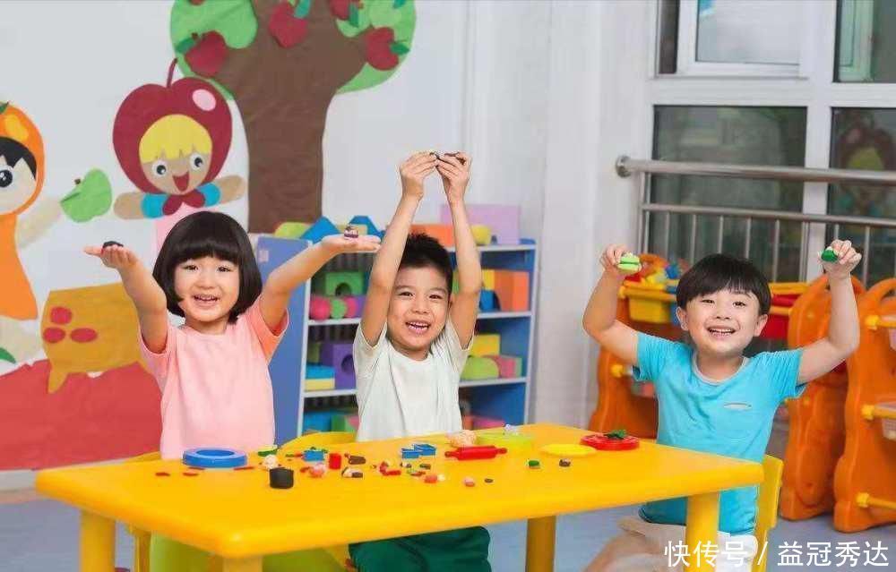 饭菜|幼儿园老师晒孩子“吃午饭”,细心家长察觉不对劲,怒斥:过分