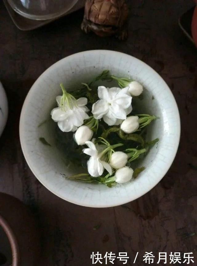 自带香味还能泡水喝的6种花,阳台养一盆,堪比小药箱