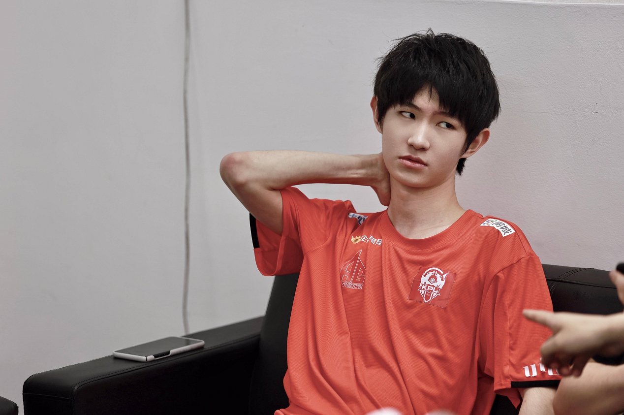 世冠杯大名单:dyg新教练是战神健,久诚无缘世冠杯,一诺有替补了