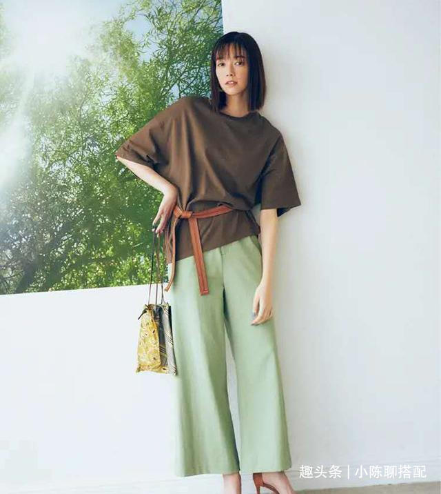 肤色 秋季最质感的穿搭,参考这4组配色,衬肤色又显气质照穿就够了