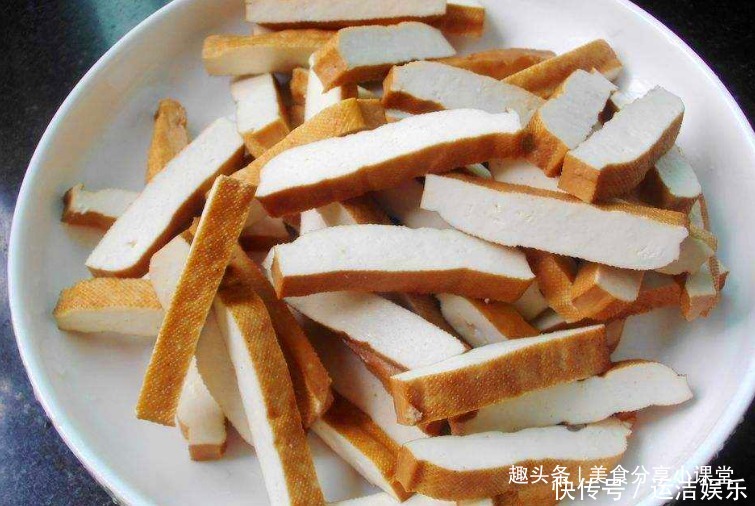 快过年了,此菜可以提前做好,想吃的时候很快能上桌,简单又方便