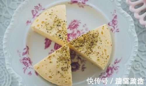 甜点|是蒸出来的蛋糕，不用烤箱，简单易做有营养，是我们全家都爱吃的一种甜点