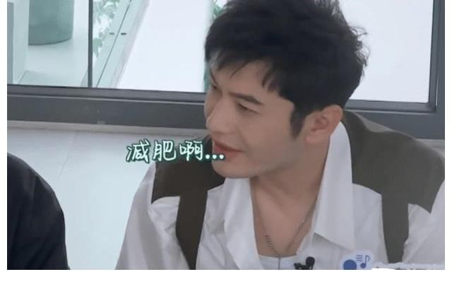 嫌弃|黄晓明“作”上热搜，学杨幂只吃一根面条遭嫌弃，网友却表示理解