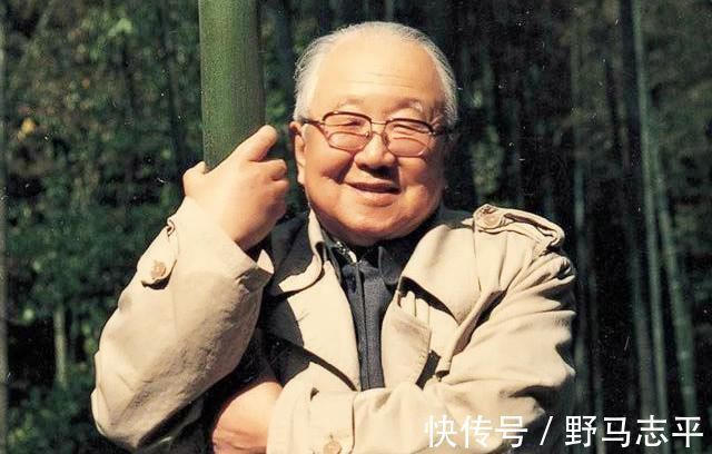 范曾|范曾书法，远胜启功书法网友看看落款