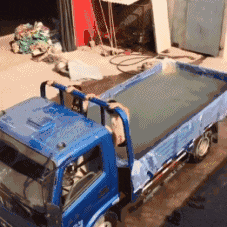 |搞笑GIF:姑娘这么玩,你想笑死我吗?