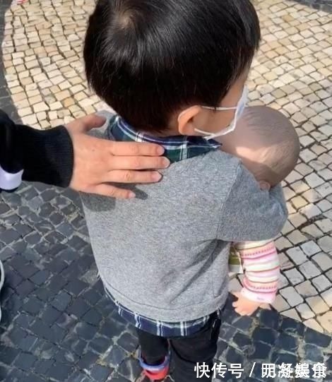 经济基础|儿子闹着要妹妹,宝妈花300块买了一个,“兄妹”俩的互动笑翻网