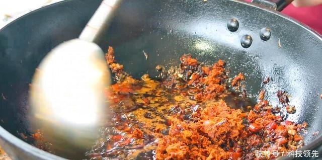 大厨教你毛血旺的地道做法,麻辣鲜香,冬天来一盆全身暖和