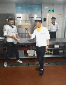 狗子|“一男子为了庆祝好友退役归来,竟女装欢迎?”哈哈哈哈