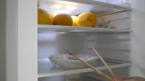 筷子|你家有旧筷子吗放在冰箱里特别实用，一年能省不少钱，涨知识了