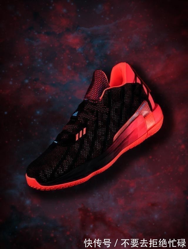 lightstrike 鸳鸯撞色+裸眼3D!上脚这双鞋,谁都忍不住多看两眼