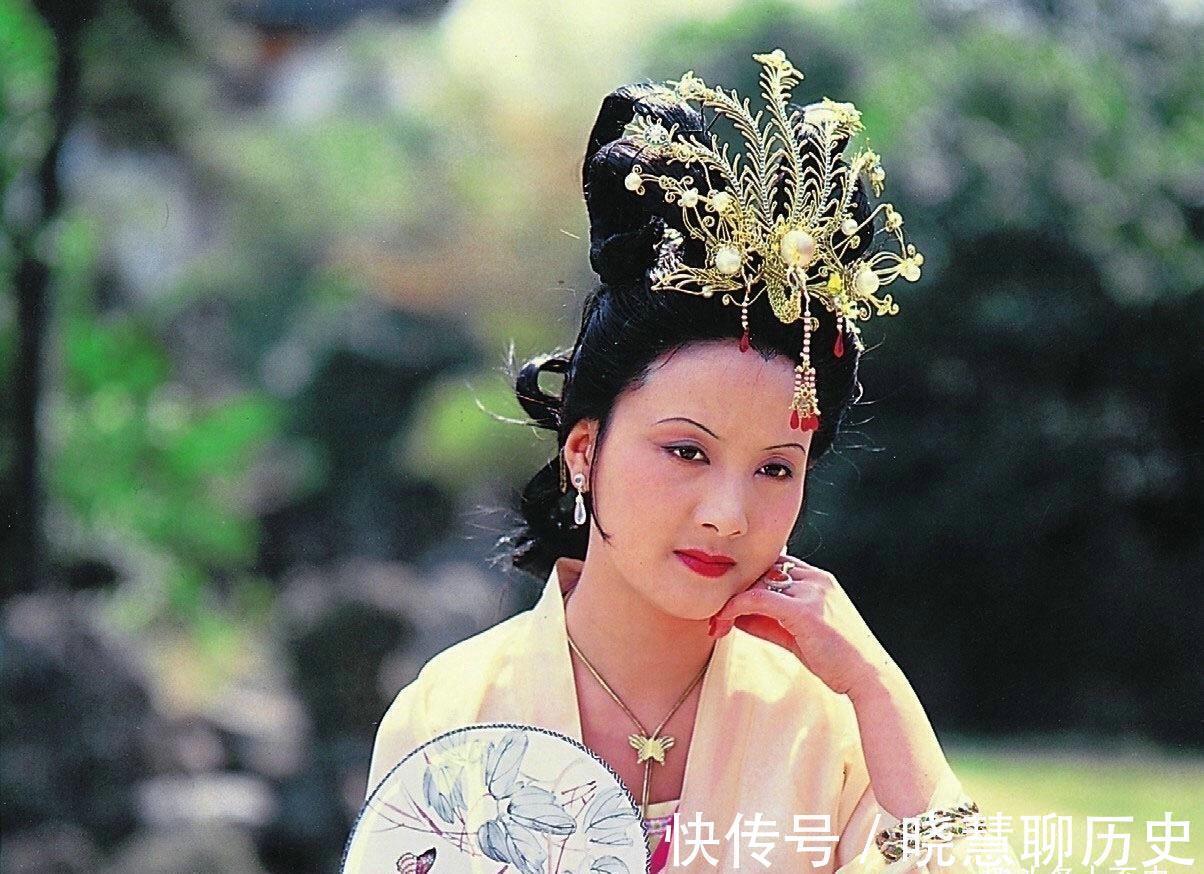 汉唐!红楼梦第三十八回,贾蓉为啥要说脏唐臭汉?既有炫耀又有辩解!