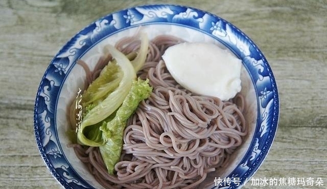晚餐|晚餐就爱这碗荞麦面,口感劲道,热量低,吃多少也不担心长胖