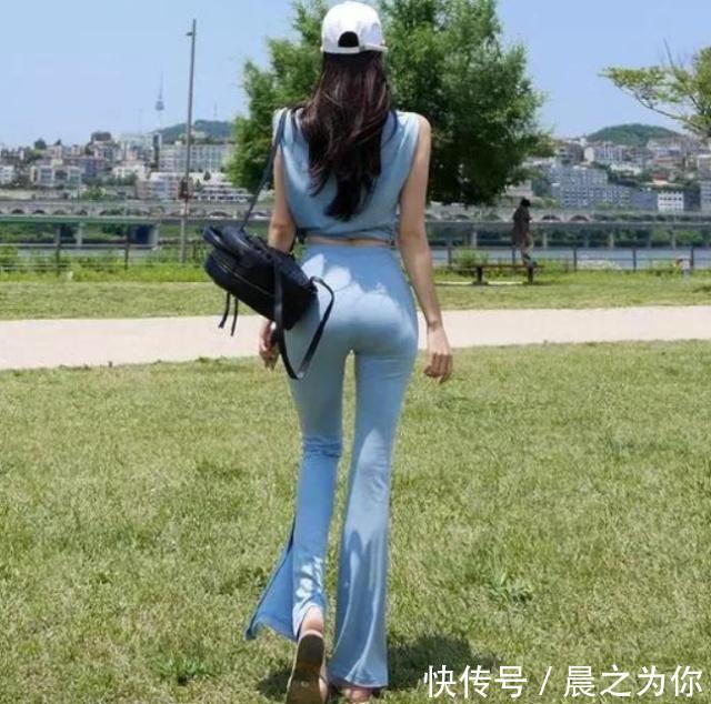 紧身 时尚穿搭：清秀唯美的打底裤美女，映衬女性的优雅气质！