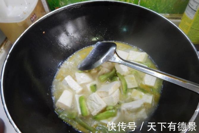 鲜香|天热丝瓜跟它是绝配，简单一煮鲜香美味又解暑，比喝羊肉汤还过瘾