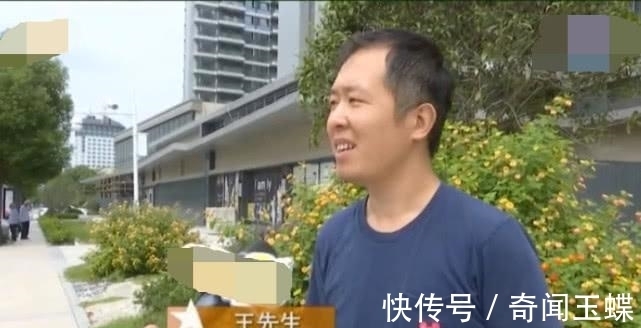 开发商|顶楼设天窗, 业主表示不知情, 影响自己隐私, 开发商: 沙盘有显示