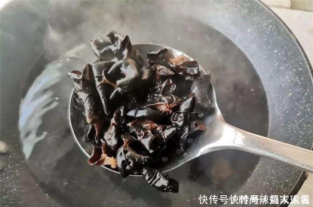 洋葱|这菜是“脂肪克星”，一周吃3次，排宿便，小肚腩平了，腰变细了