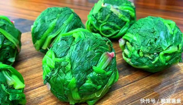 春天,碰到此菜别手软,一次性买20斤,放冰箱冻起来,特省事