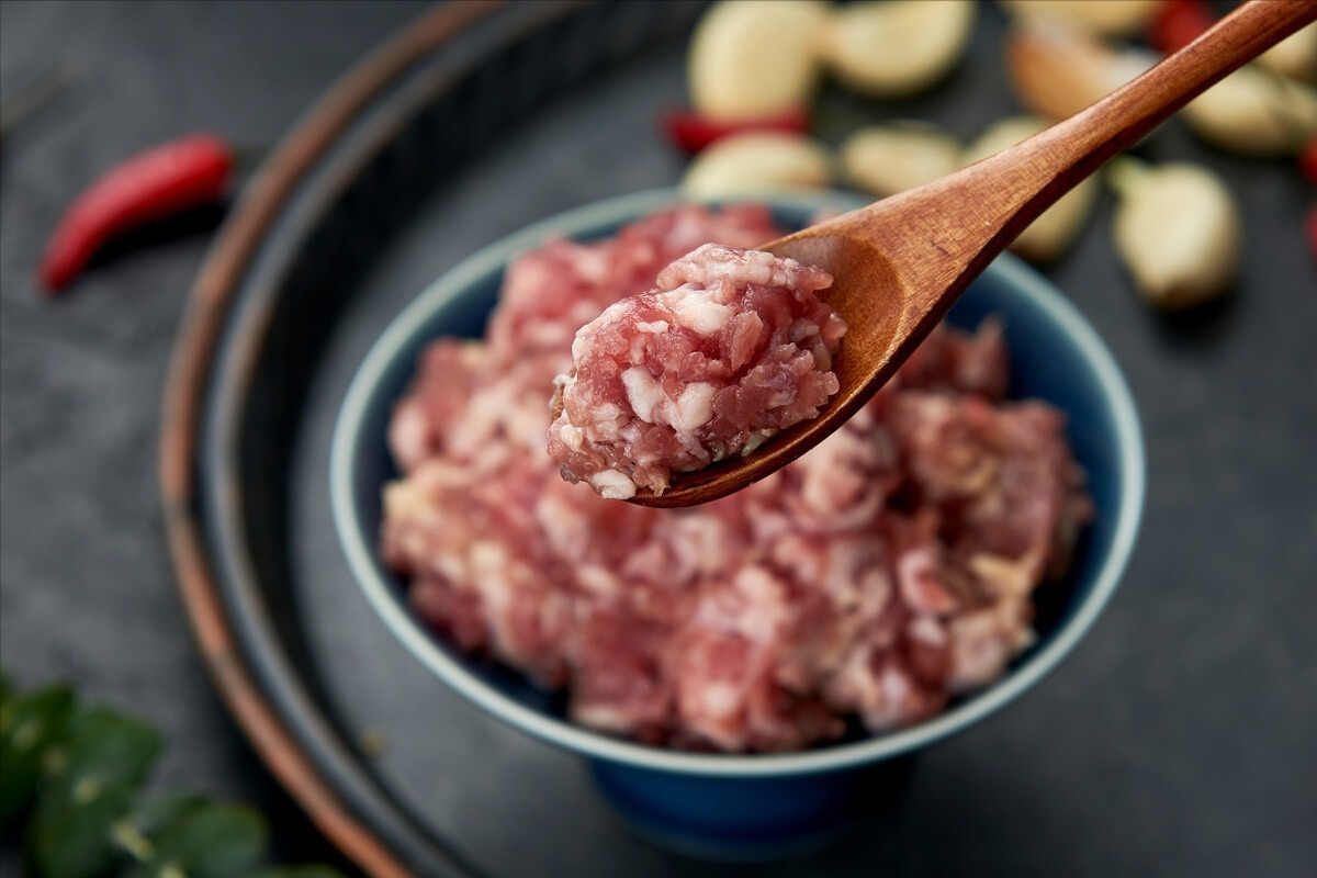 包饺子，调肉馅很重要，牢记2放2不放，肉馅鲜嫩多汁，香喷喷的