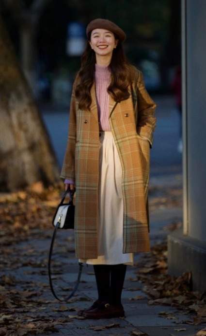 针织衫 优雅与身材无关,气质女人更适合“大衣+针织衫”,冬季穿刚刚好