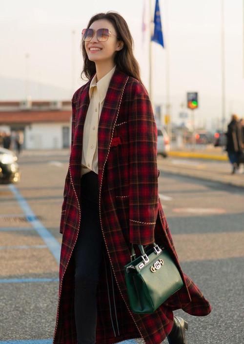 人人都有的长大衣，为何你穿不出“高挑感”？这些窍门建议收藏