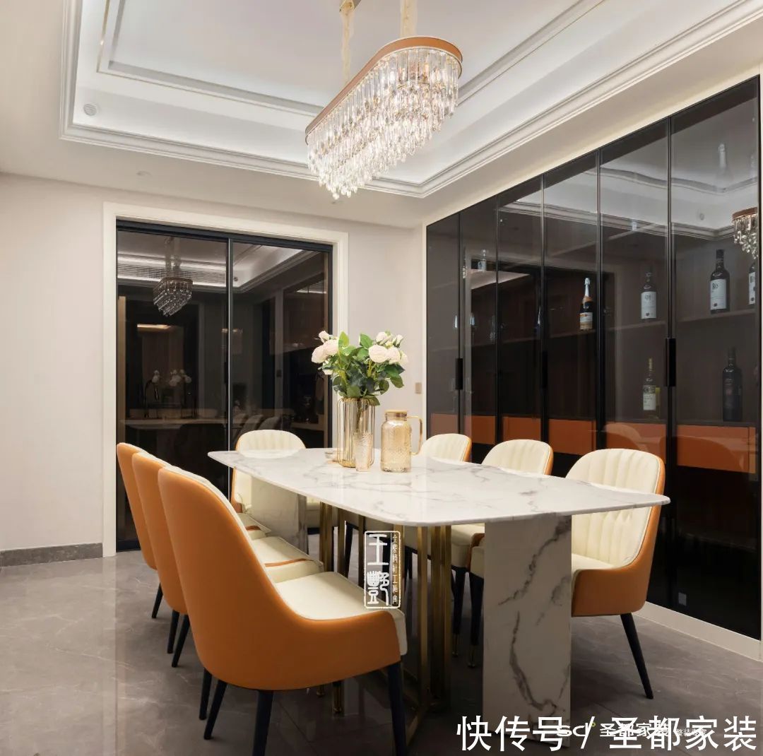 爱马仕|139平4室大户型装修实景效果图,客餐厅开放式布局宽敞大气