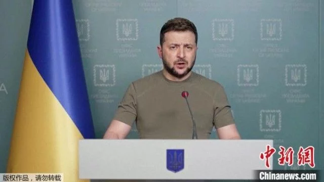 泽连斯基：乌东部局势紧张 每天损失60到100名士兵