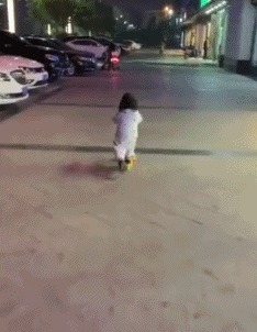 |搞笑GIF趣图:紧急刹车,给爸爸省了一个月的工资