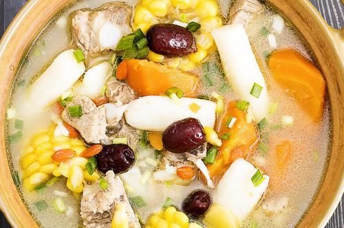 炖排骨汤时，别直接加水就炖，牢记3个妙招，味道不比饭店里的差