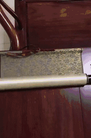 |搞笑GIF:日防夜防,损友难防,这一下恐怕半年都下不了床