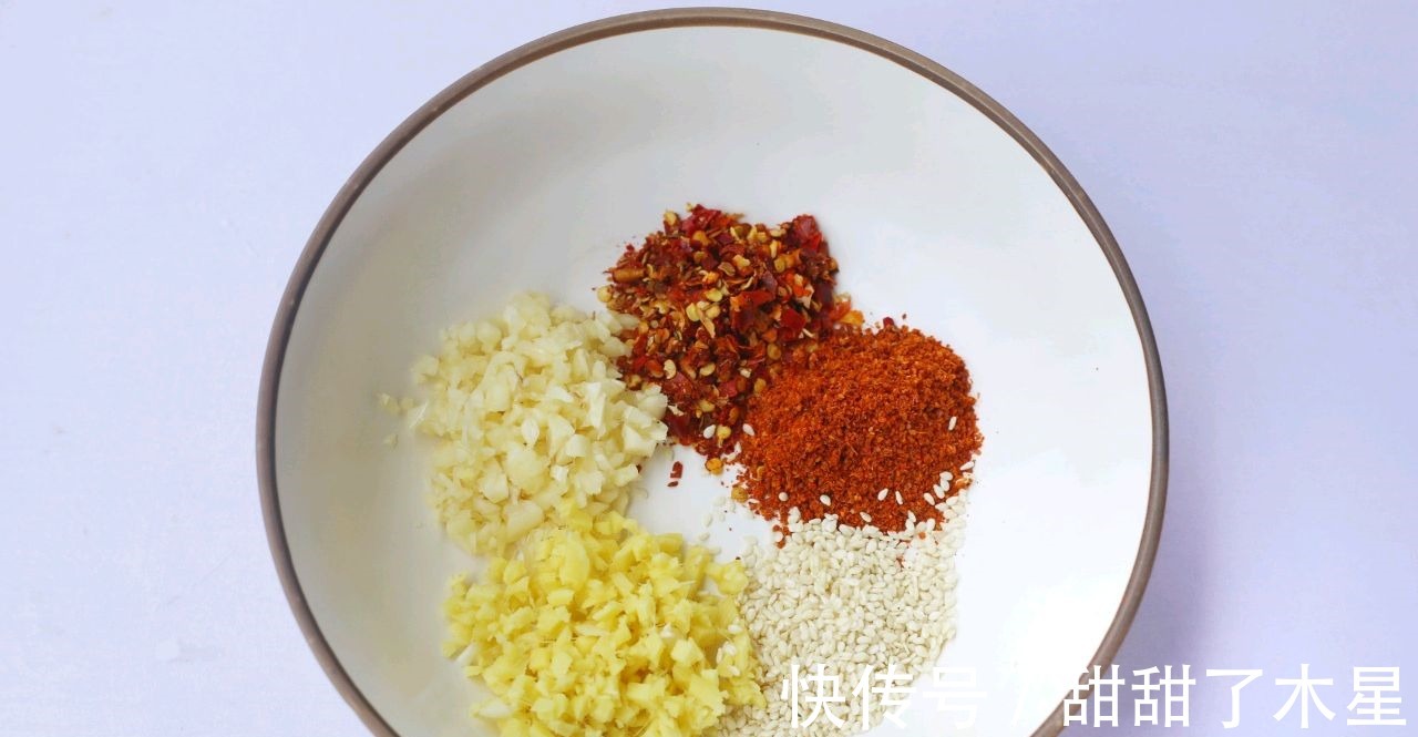 辣椒酱|自制辣椒酱，拌凉菜通用，做法简单，鲜香可口，真实用！