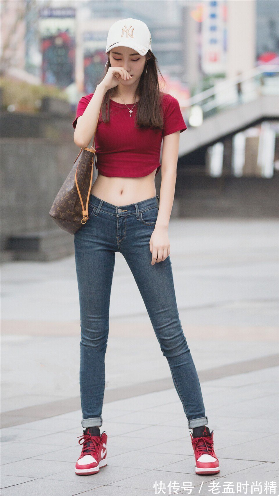 AJ 街拍:AJ陪牛仔裤混搭风依然很美,主要看颜值