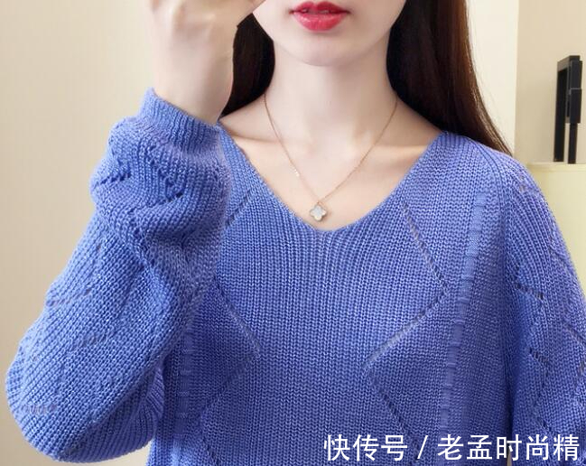 优雅|最近超火一款薄毛衣:叫“樱花粉”,春天搭小脚裤,贼美贼显年轻