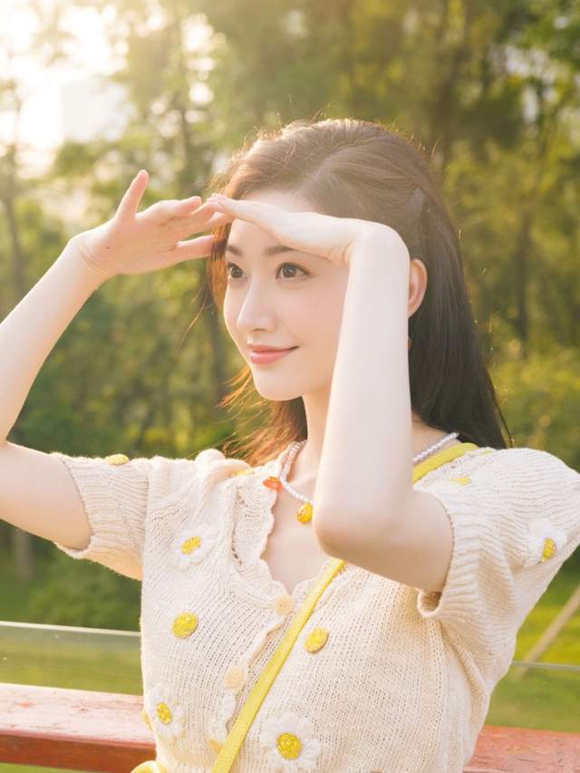 女孩子|秋季,针织衫配半身裙高级洋气,让你可咸可甜,秒变初恋女友模样