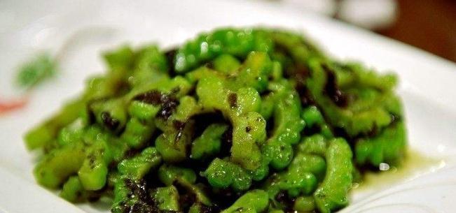 苦瓜|高血糖的“克星”是它？坚持每天多吃点，糖尿病或许理都不理你