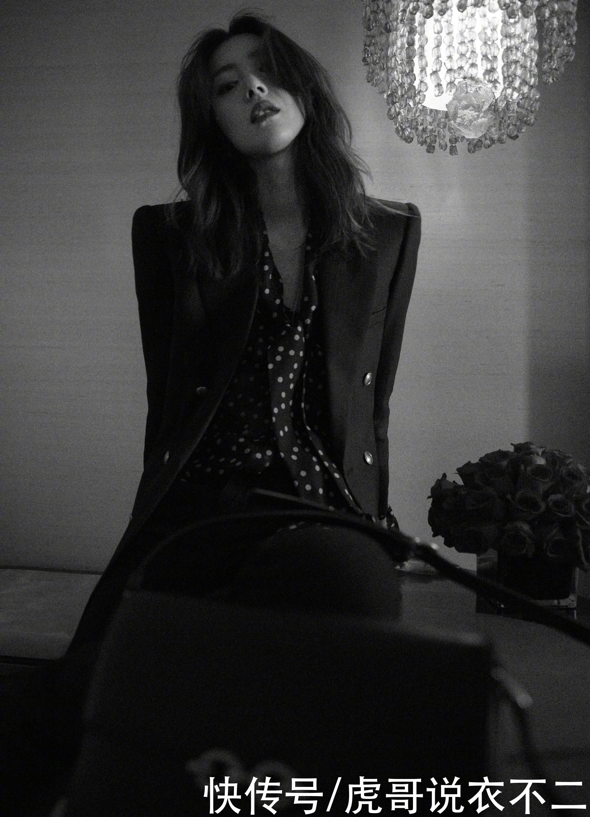 超模刘雯身材条件“太优越”，身穿基础款黑色西装，气场好强大