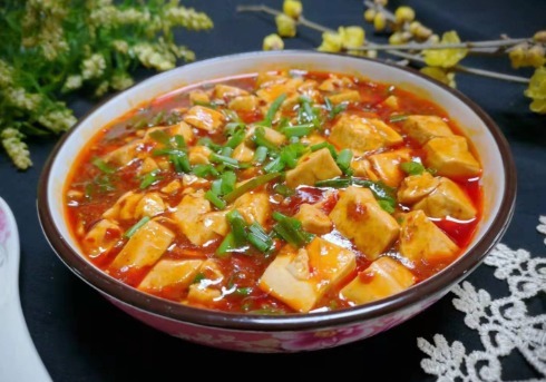 天天|豆腐这样做真香,天天吃都不腻,做法简单又下饭,比麻婆豆腐香