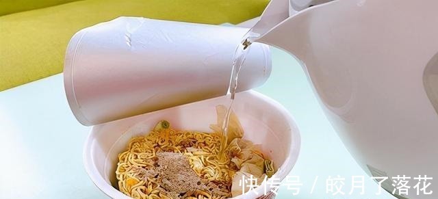 软硬度|《鬼灭之刃》与「出前一丁」联名推出13款角色包装泡面!