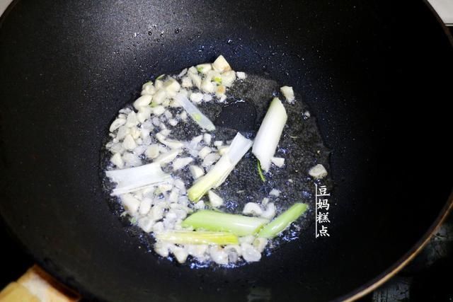  又一好吃的下饭素菜，5分钟搞定，如同肉的口感，连孩子也爱吃