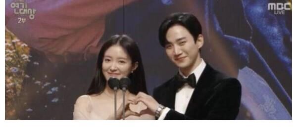 MBC演技/2度夺情侣奖!「前任」坐台下 李俊昊放闪:我心里有德任