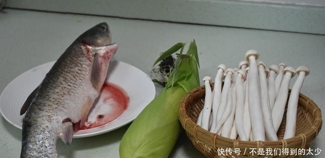 两口子的晚餐,一荤一素一汤,实惠又好吃,吃着舒服,光盘不浪费