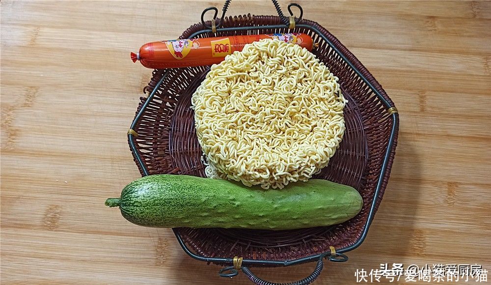 麻辣|夏天炎热，可以尝试一下这道凉拌泡面的神仙吃法，鲜香麻辣爽口