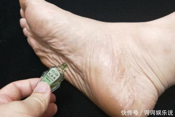 脚底|把“风油精”涂在脚底,中老年朋友坚持7天,3大好处悄悄找上门