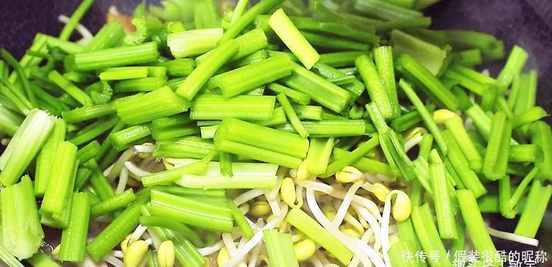 河南蒸面条好吃有窍门,详细步骤教给你,好看又好吃,太香了