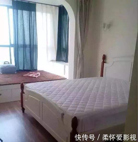 卫生间|老婆不顾家人的反对,卫生间就砌半堵墙,完工后全家都夸她聪明