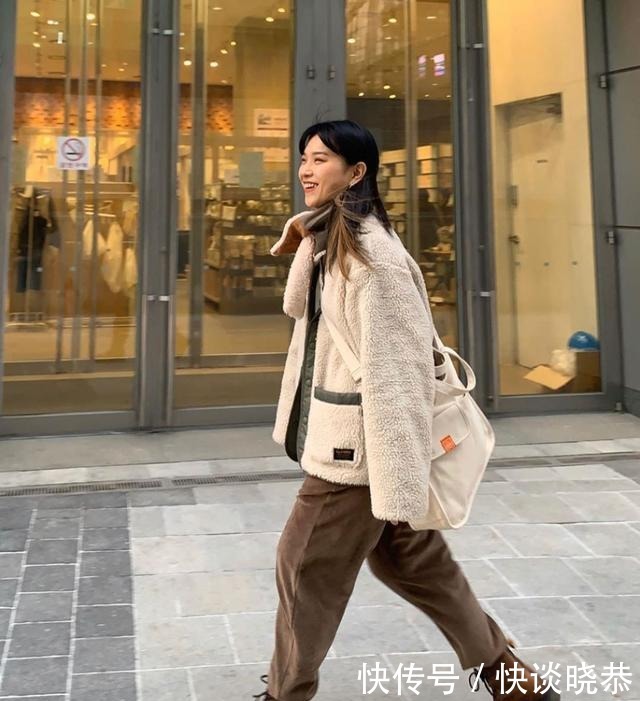  羊羔|别再说“羊羔毛”臃肿显胖了！这样穿！显瘦又高级！