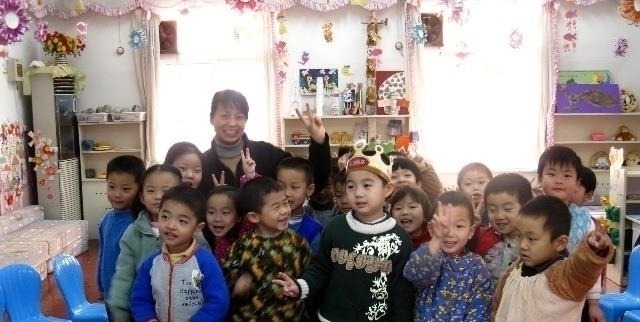 妈妈|孩子幼儿园过生日，妈妈送蛋糕被原封退回，老师：蛋糕太小了