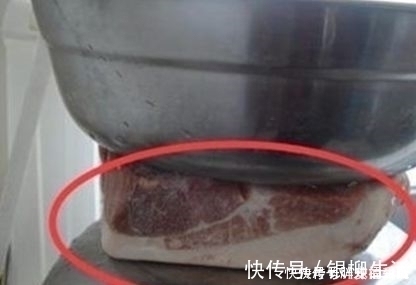 冻肉从冰箱拿出来千万别用水泡，教你3个妙招，味道比新鲜肉还好