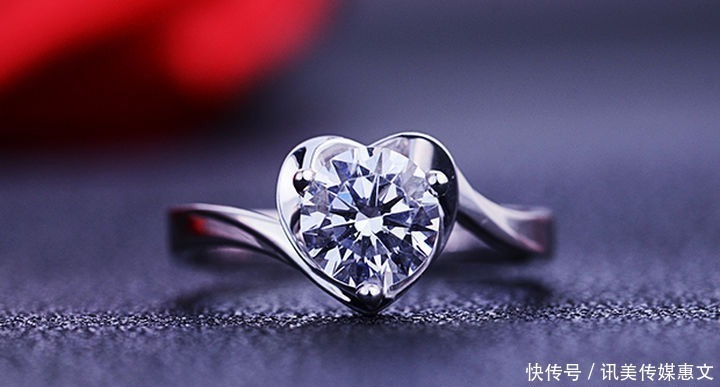 订婚|一克拉的钻戒多少钱?订婚钻戒买一克拉可以吗?未婚妻会喜欢吗?