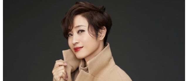 四姐妹相互踩场！蔡少芬狂轰朱茵身高,港普F4灿笑相拥姐妹情深