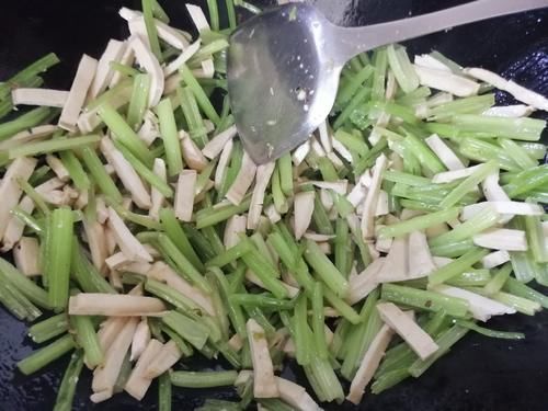 脏东西|脂肪最怕这蔬菜,坚持每周吃2次,减脂刮油,清理肠道“脏东西”!